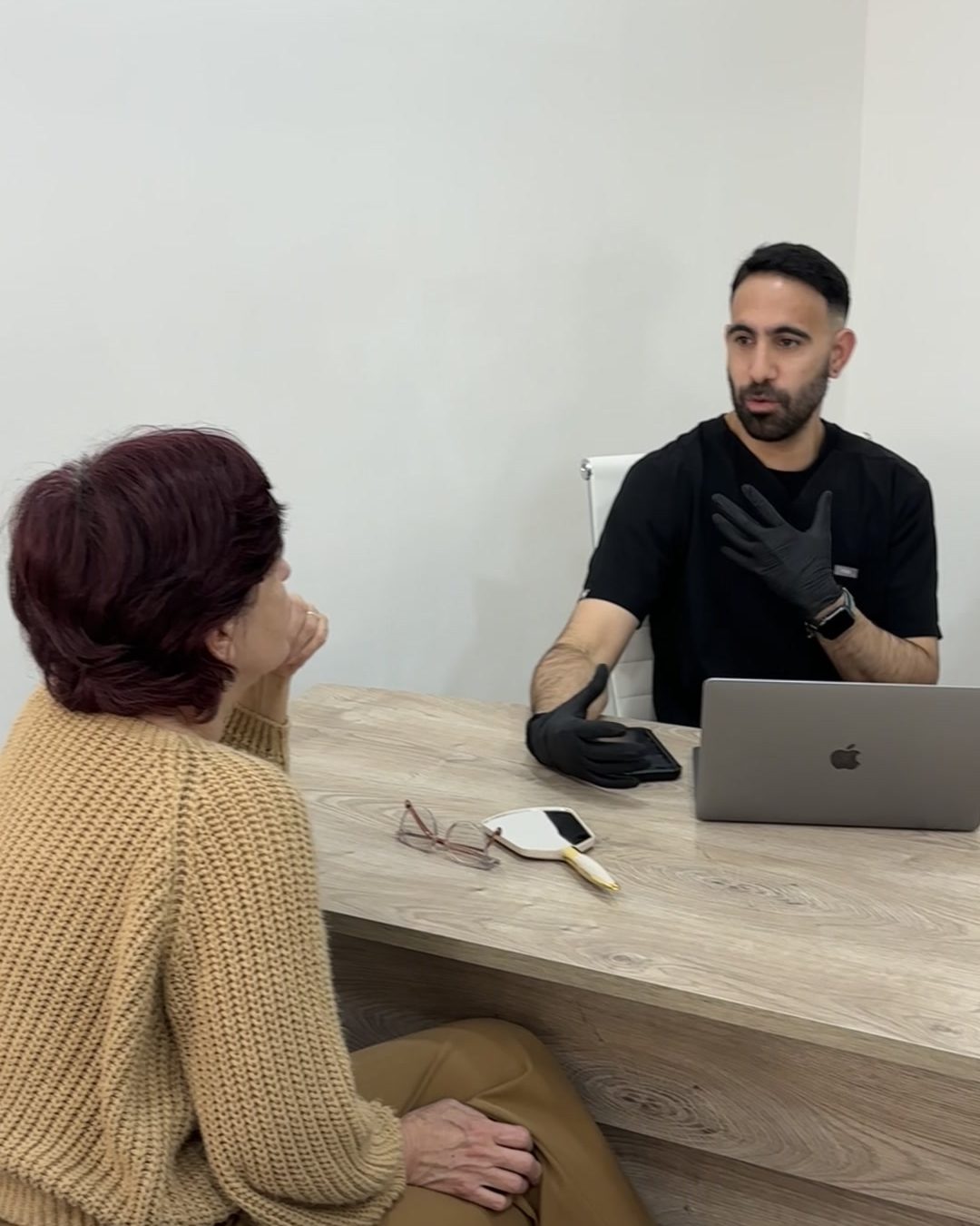 Valoración médica facial en consulta